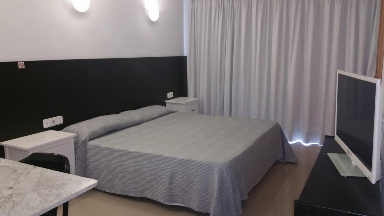 Es Grop Apartments Portinatx Eksteriør bilde